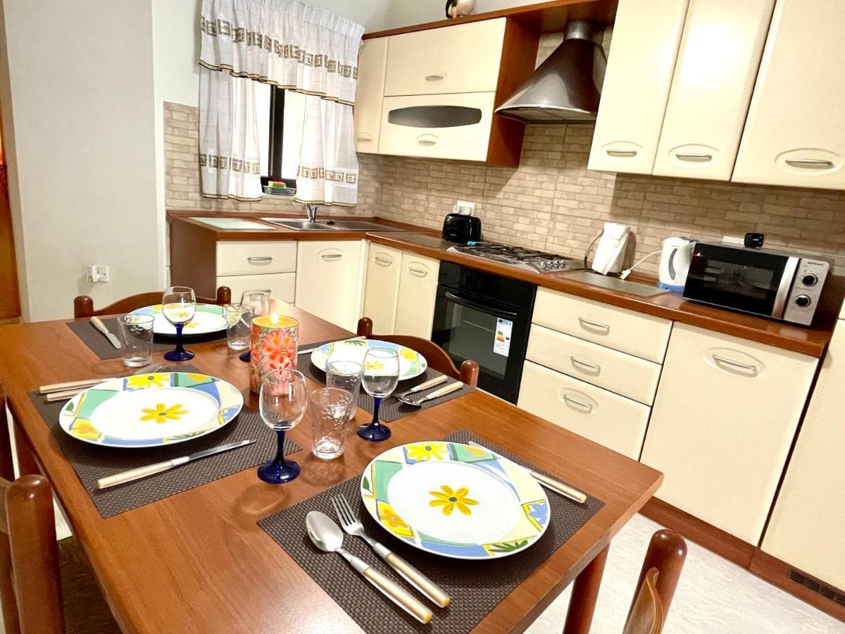 Regent Court - 3 Bedroom Apartment Within Walking Distance From Seafront St. Paul's Bay Exteriör bild