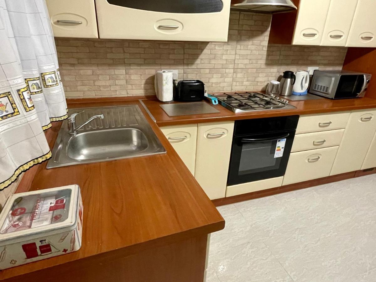 Regent Court - 3 Bedroom Apartment Within Walking Distance From Seafront St. Paul's Bay Exteriör bild