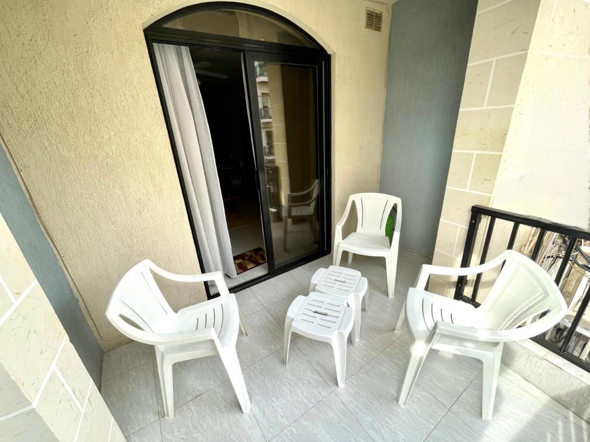 Regent Court - 3 Bedroom Apartment Within Walking Distance From Seafront St. Paul's Bay Exteriör bild