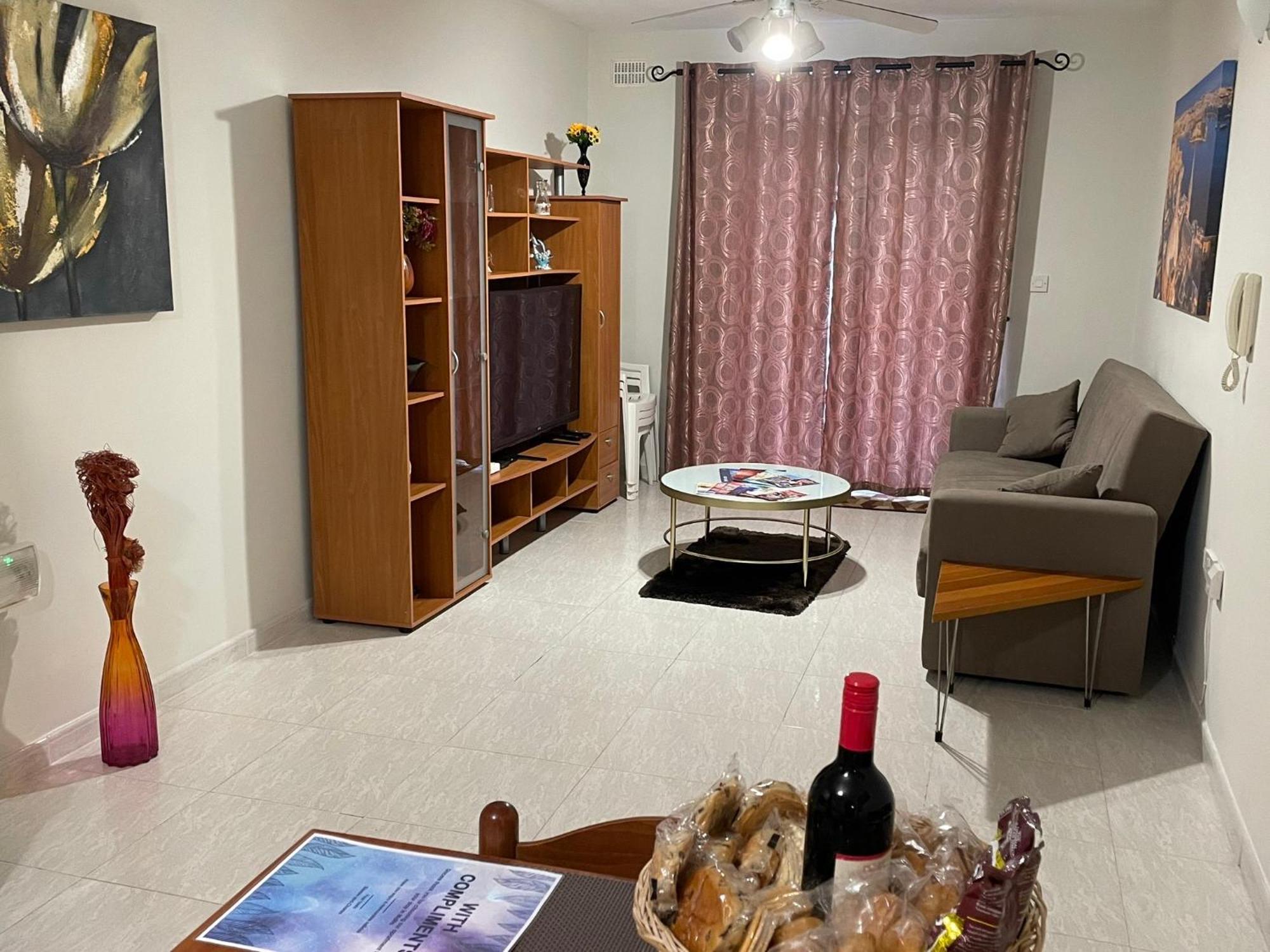 Regent Court - 3 Bedroom Apartment Within Walking Distance From Seafront St. Paul's Bay Exteriör bild